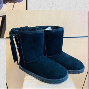 Women’s black boots